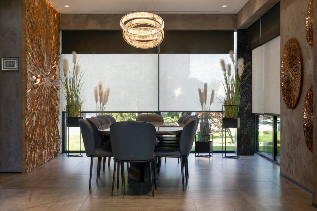 Roller blinds on the windows in the interior
